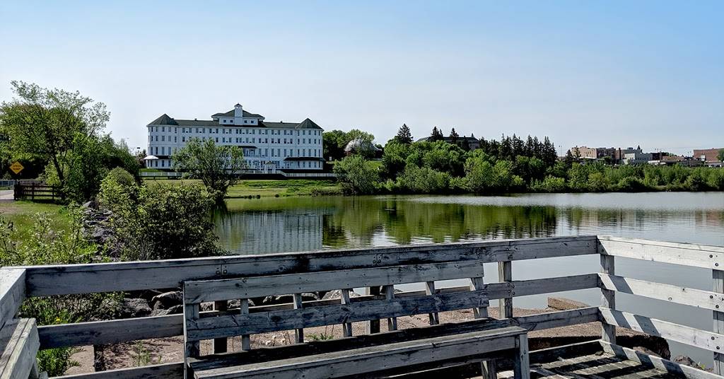 Chequamegon Grill | restaurant | 101 Lake Shore Dr W, Ashland, WI 54806, USA | 7156826727 OR +1 715-682-6727