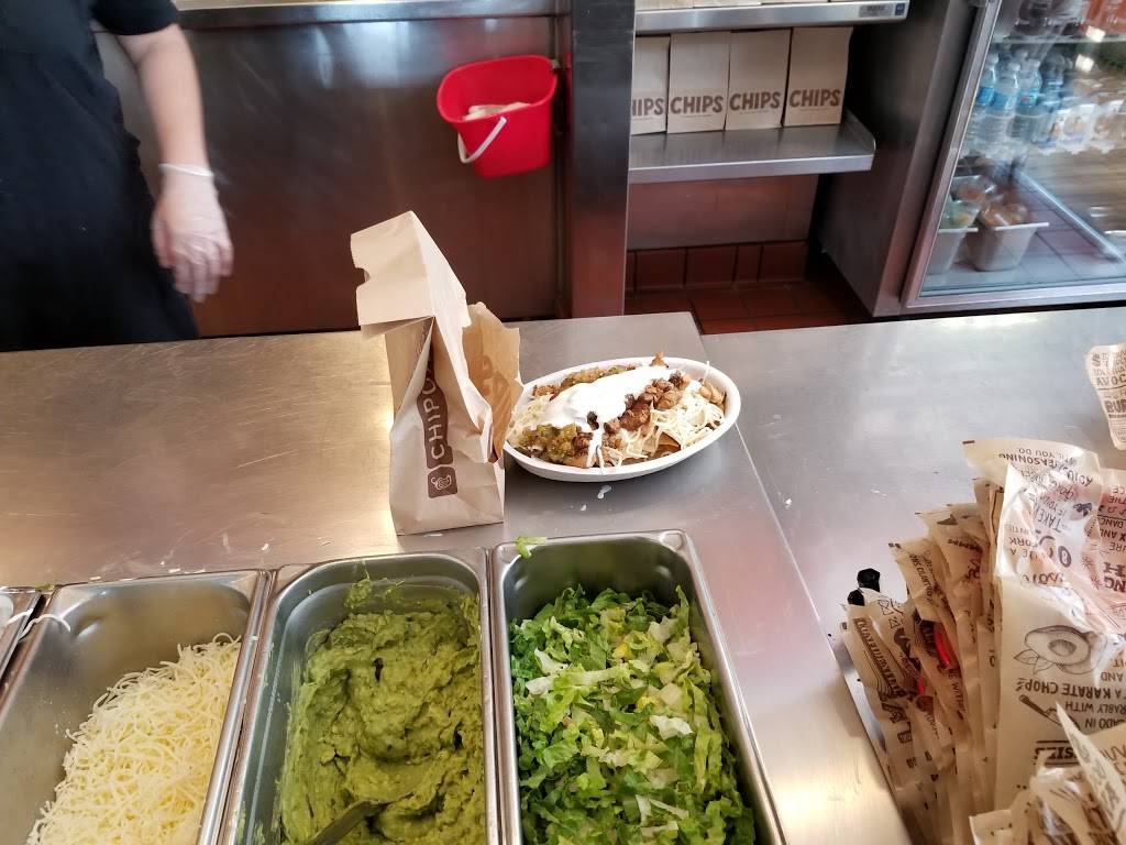 Chipotle Mexican Grill | restaurant | 1128 Lake St Frnt A, Oak Park, IL 60301, USA | 7085248211 OR +1 708-524-8211