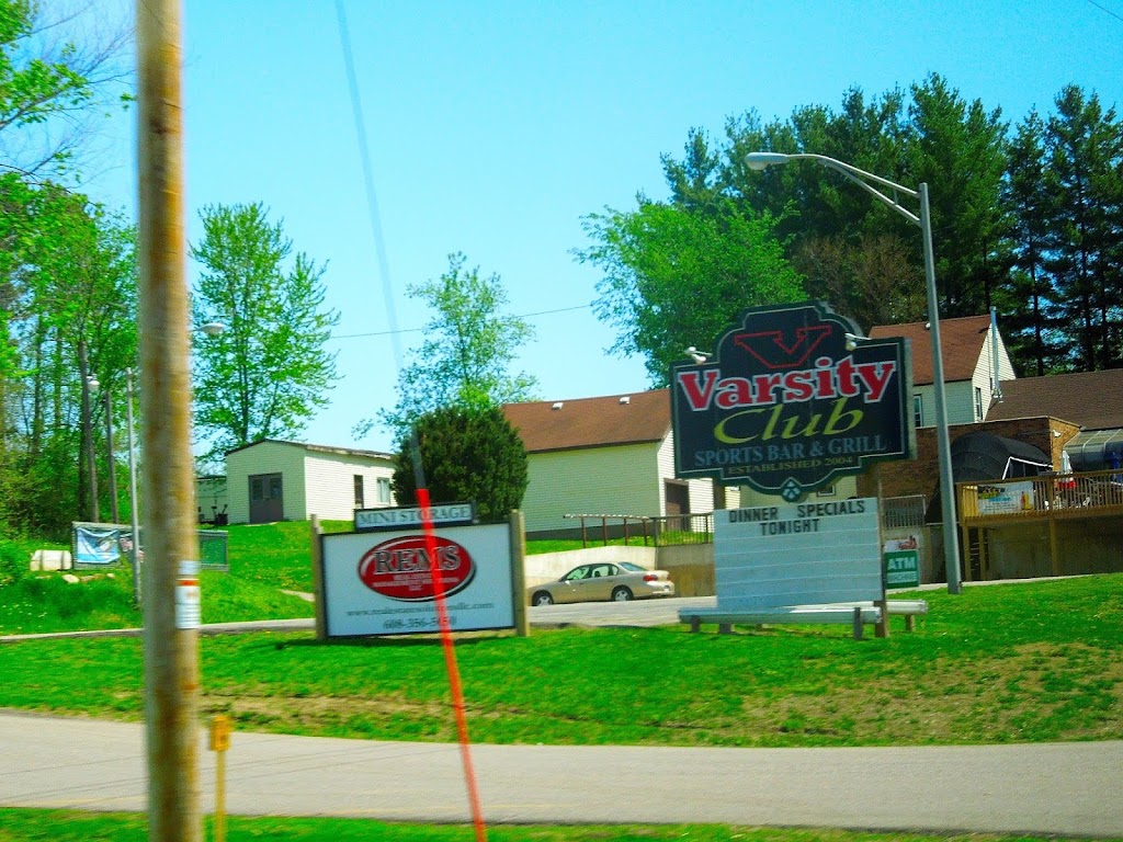 VARSITY CLUB RESTAURANT | meal takeaway | 627 Main St, Merrimac, WI 53561, USA | 6084934365 OR +1 608-493-4365