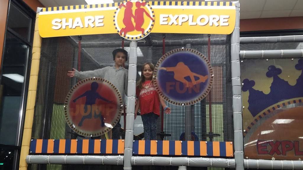 Burger King | restaurant | 338 W IL-173, Antioch, IL 60002, USA | 8473958806 OR +1 847-395-8806