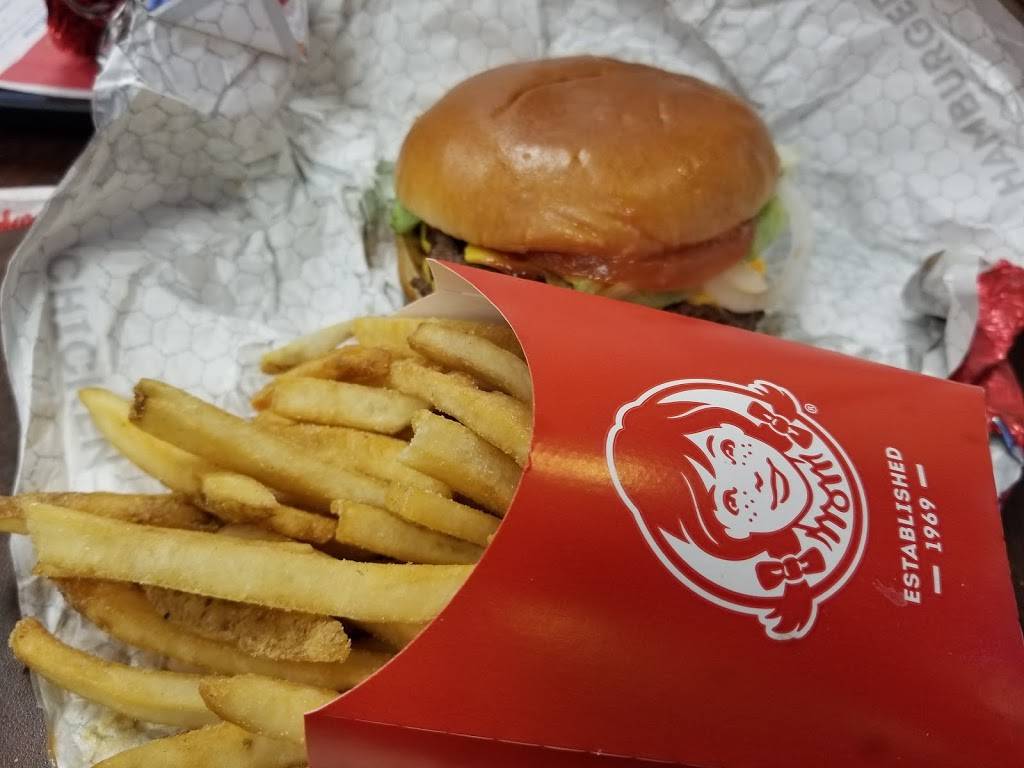 Wendys | restaurant | 250 Commonwealth Dr, Wytheville, VA 24382, USA | 2762288744 OR +1 276-228-8744