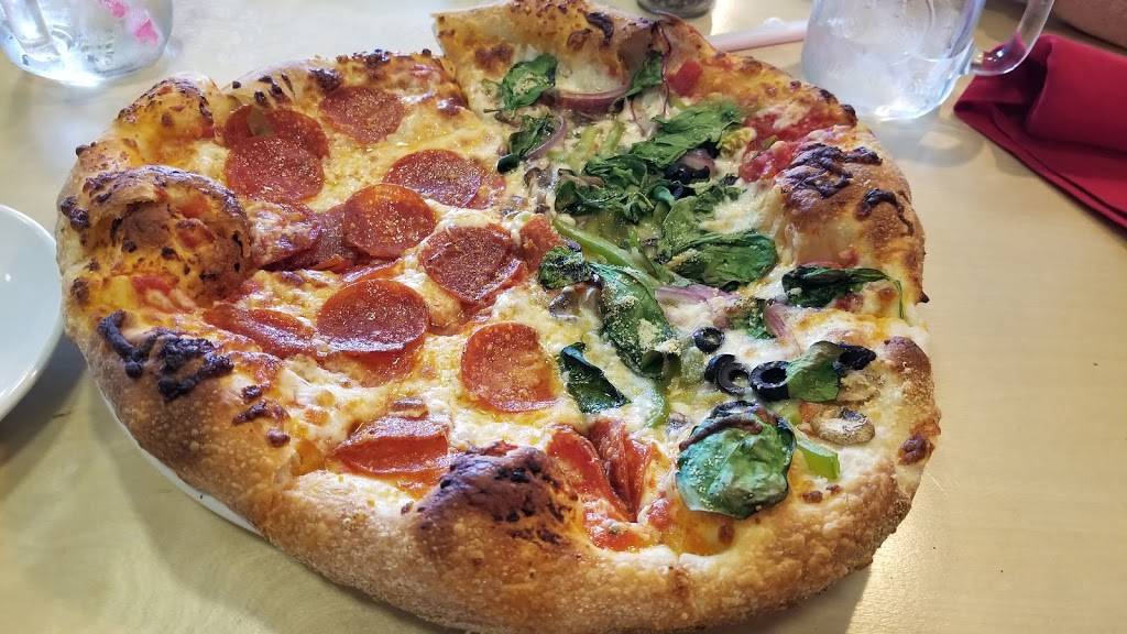 TIToS pizza & wings + bar | restaurant | 15980 S Rancho Sahuarita Blvd, Sahuarita, AZ 85629, USA | 5208380514 OR +1 520-838-0514