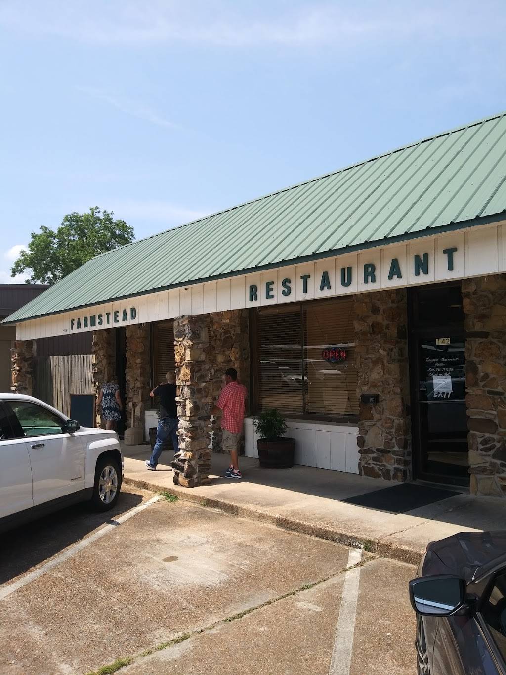 Farmstead Restaurant | restaurant | 142 S McCrary Rd, Columbus, MS 39702, USA | 6622408860 OR +1 662-240-8860
