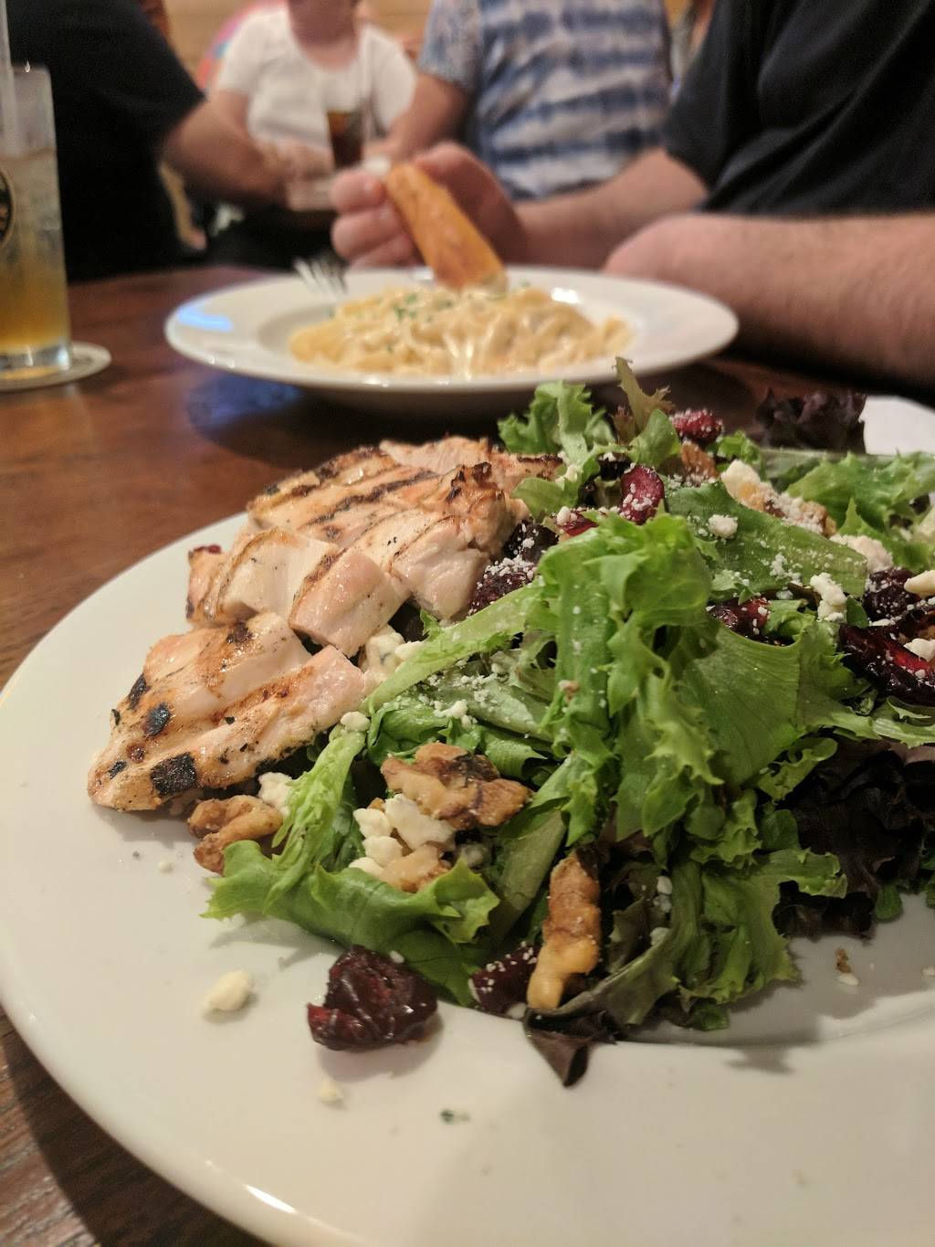 Franks Restaurant & Pub | restaurant | 2 Main St, Lisbon Falls, ME 04252, USA | 2074074606 OR +1 207-407-4606