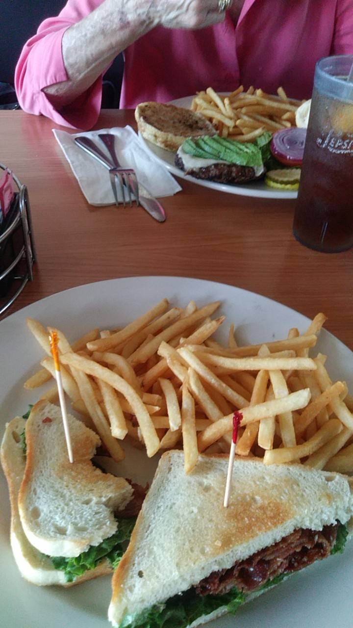 Carmens Burger Bar | restaurant | 90 Mark West Springs Rd, Santa Rosa, CA 95403, USA | 7075261575 OR +1 707-526-1575