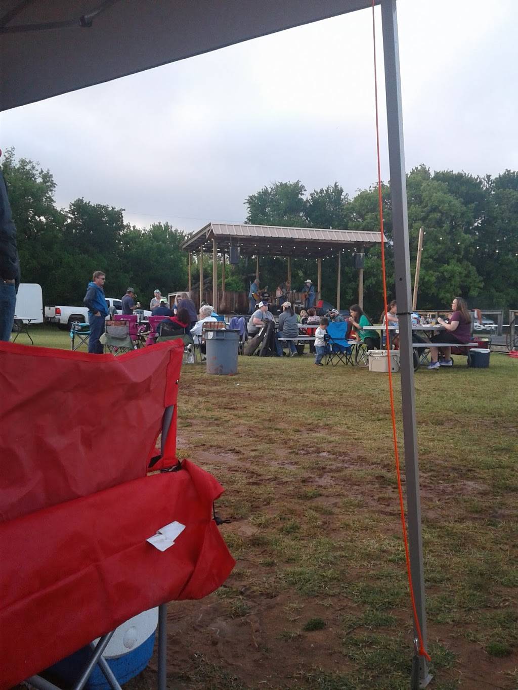 Roosters GuitarBQ | restaurant | 2650 Camp Crucis Ct, Granbury, TX 76048, USA | 6155961202 OR +1 615-596-1202