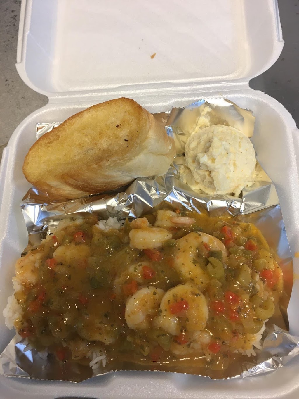 Kajun King | restaurant | 108 S Main St, St Martinville, LA 70582, USA | 3373422160 OR +1 337-342-2160