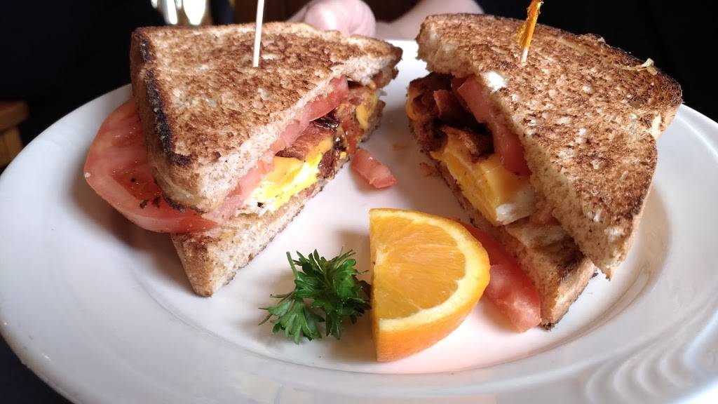 Schmidtsville Restaurant | restaurant | 3685 Nafziger Rd, Wellesley, ON N0B 2T0, Canada | 5196562430 OR +1 519-656-2430