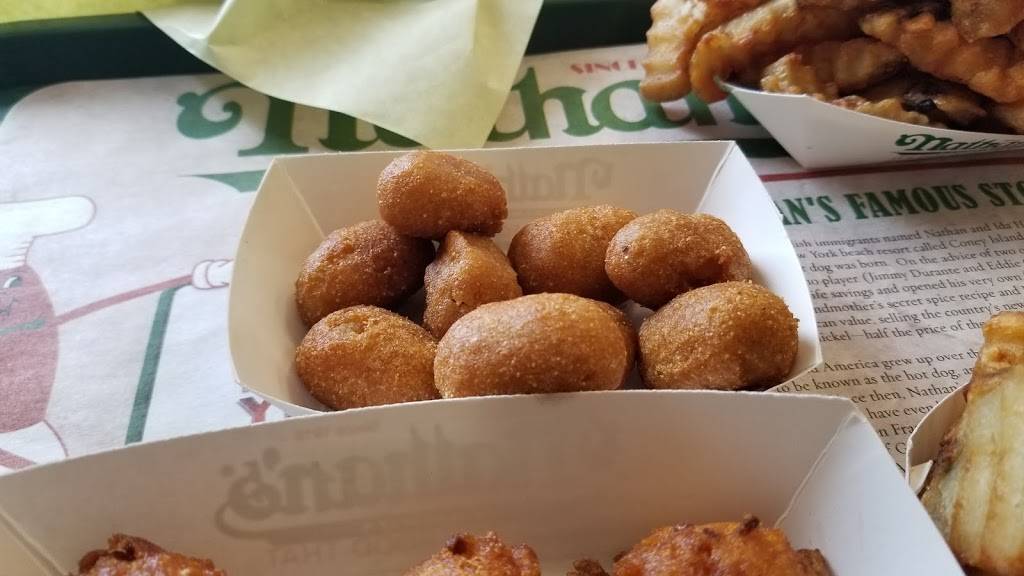 Nathans Famous | restaurant | 1530 Old Country Rd, Westbury, NY 11590, USA | 5168328900 OR +1 516-832-8900