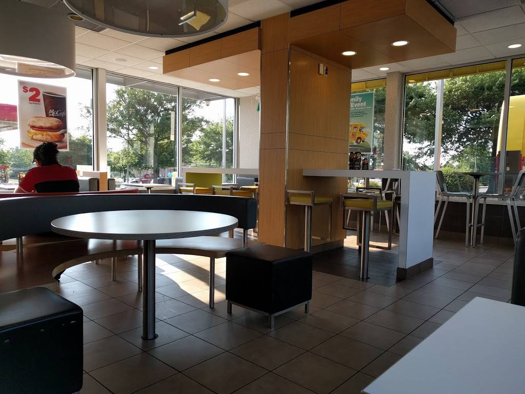 McDonalds | cafe | 965 Edwards Ferry Rd NE, Leesburg, VA 20176, USA | 7037716035 OR +1 703-771-6035