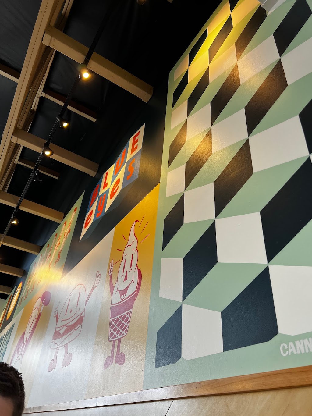 Blue Eyes Burgers & Fries | restaurant | 706 NE Greenwood Ave Ste. 100, Bend, OR 97701, USA | 5412874377 OR +1 541-287-4377