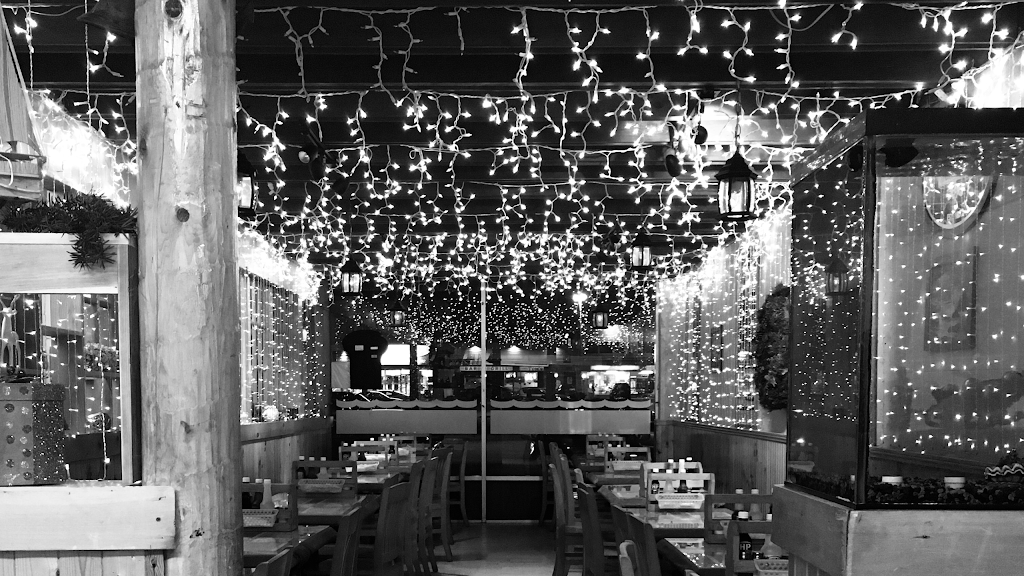 Harrys Fish & Chips | restaurant | 1138 Fennell Ave E, Hamilton, ON L8T 1S5, Canada | 9053830074 OR +1 905-383-0074