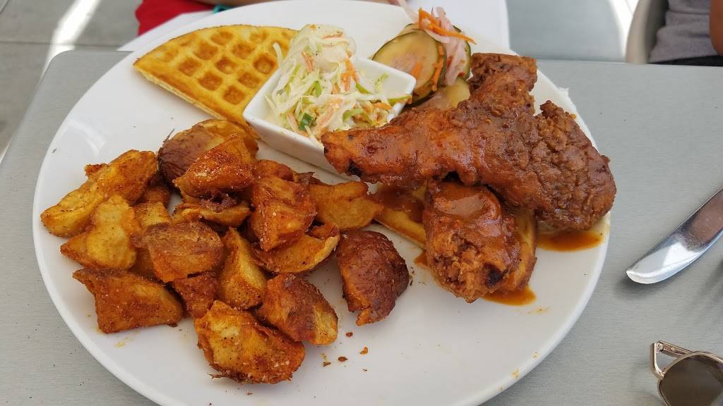 Four Friends Kitchen | restaurant | 2893 Roslyn St, Denver, CO 80238, USA | 3033888299 OR +1 303-388-8299