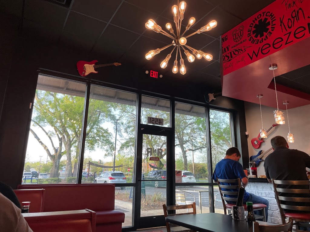 Rock N Roll Sushi Pace | restaurant | 4551 Watkins St, Milton, FL 32571, USA | 8508894252 OR +1 850-889-4252