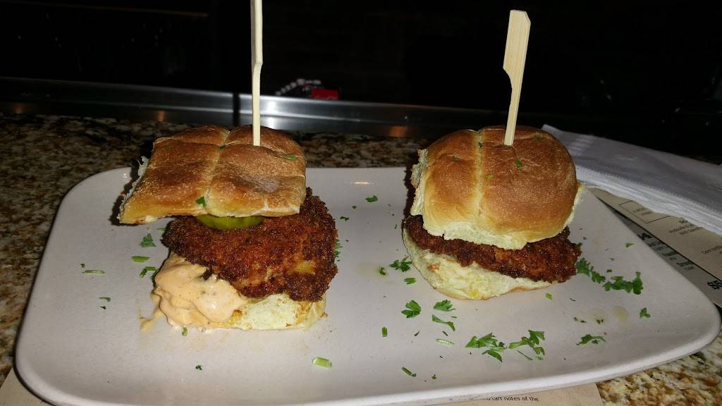 World of Beer | restaurant | 3934 Townsfair Way, Columbus, OH 43219, USA | 6144762962 OR +1 614-476-2962