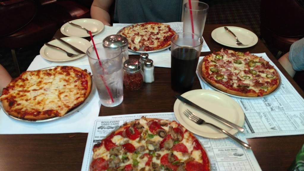 Clover Bar | restaurant | 601 S Beechtree St, Grand Haven, MI 49417, USA | 6168463580 OR +1 616-846-3580