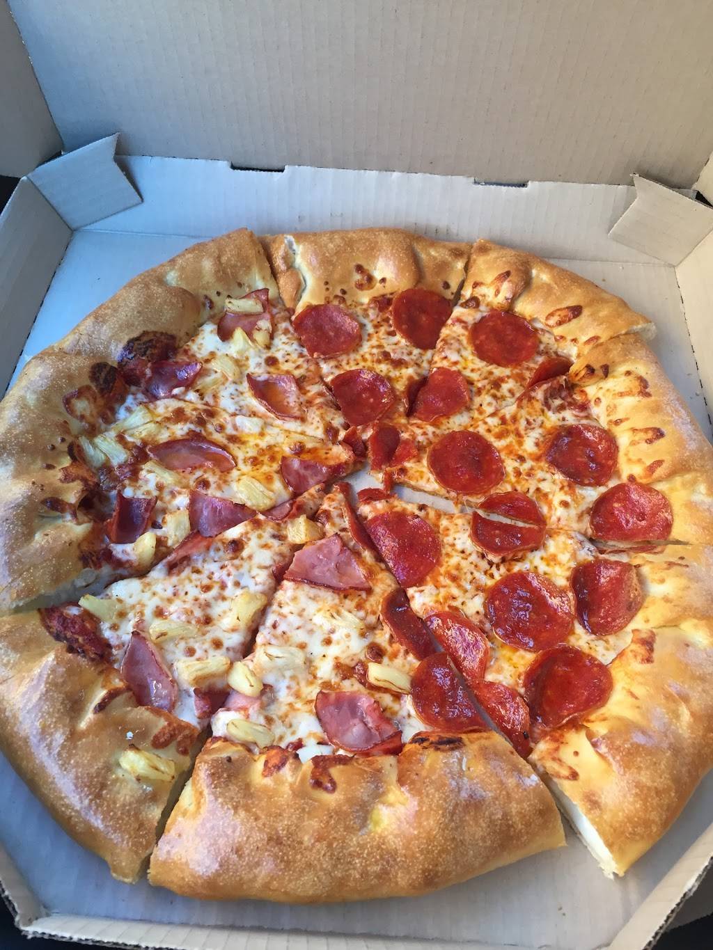 Pizza Hut | restaurant | 985 W Elliot Rd #3, Chandler, AZ 85225, USA | 4807864300 OR +1 480-786-4300