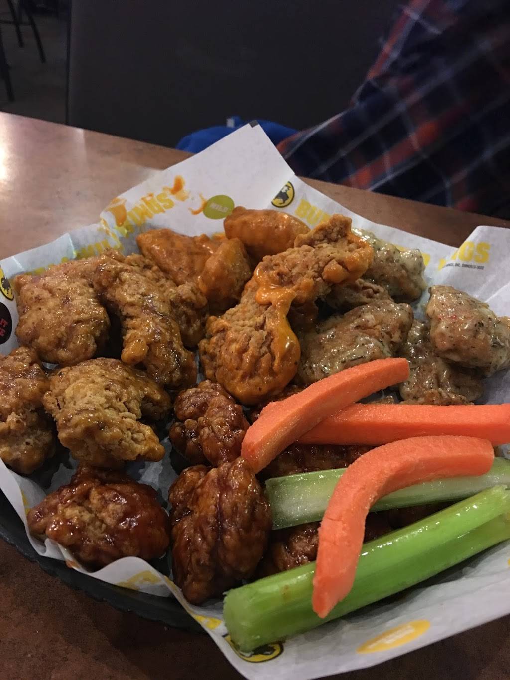 Buffalo Wild Wings | restaurant | 180 NJ-35, Eatontown, NJ 07724, USA | 7325429464 OR +1 732-542-9464