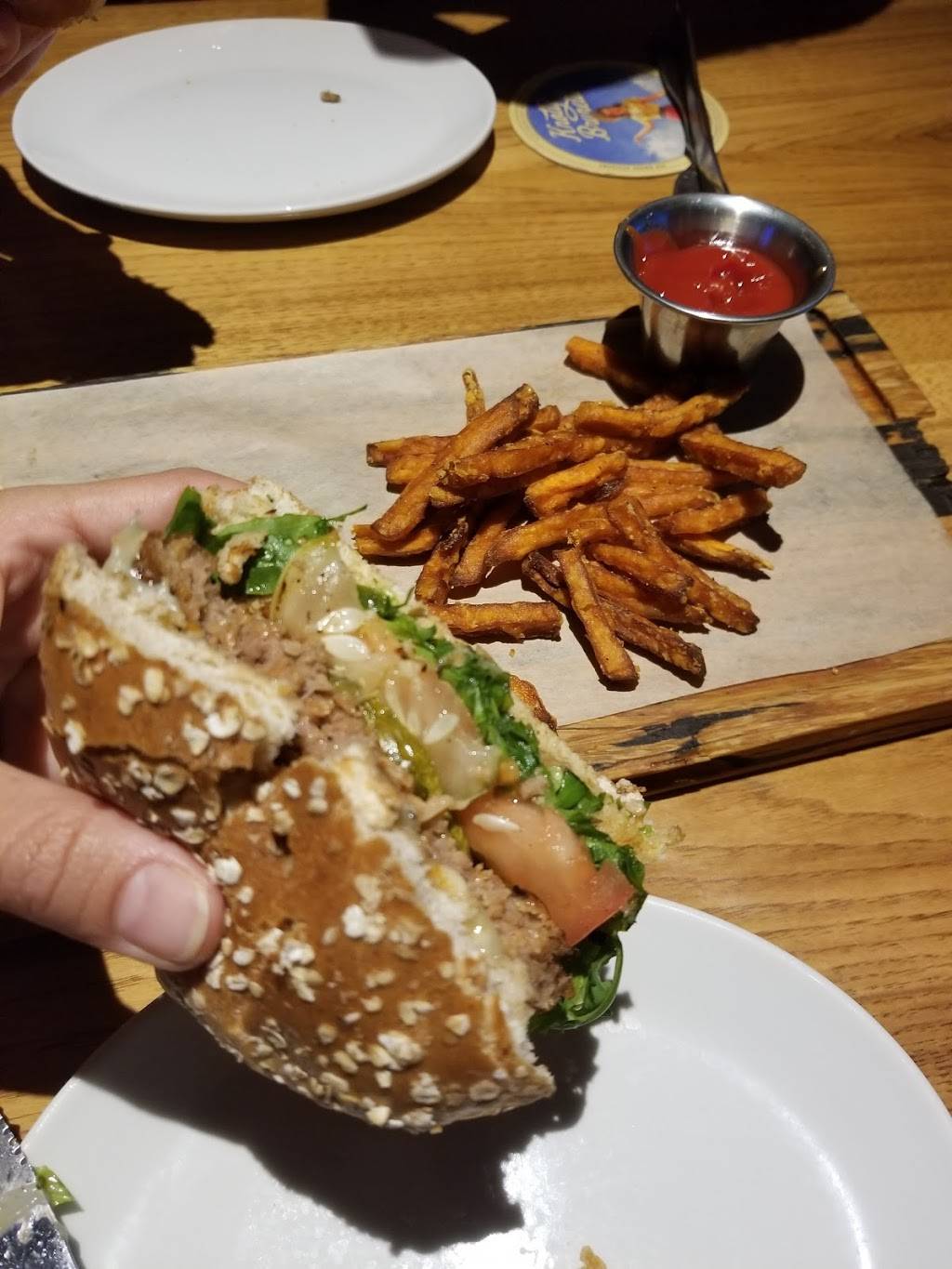 Twin Peaks Altamonte Springs | restaurant | 227 FL-436, Altamonte Springs, FL 32714, USA | 4076493171 OR +1 407-649-3171