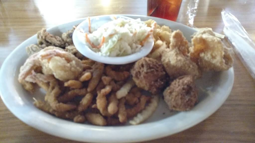 Helens Restaurant | restaurant | 3013 S Grundy Quarles Hwy, Gainesboro, TN 38562, USA | 9312682022 OR +1 931-268-2022