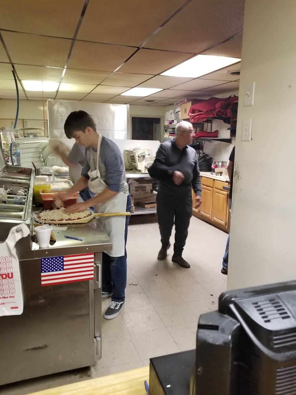 Dimaggio Pizza | restaurant | 108 E Market St, Christopher, IL 62822, USA | 6187247877 OR +1 618-724-7877