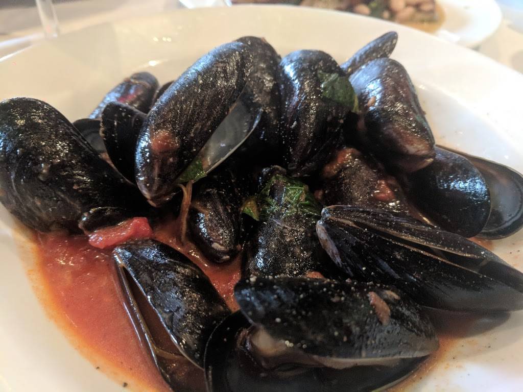 Giulianas | restaurant | 4105 Hylan Blvd, Staten Island, NY 10308, USA | 7183178507 OR +1 718-317-8507