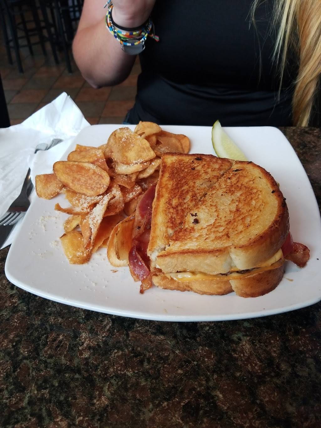 Deaks Pub & Grill | restaurant | 1017 Nygaard St, Stoughton, WI 53589, USA | 6088734066 OR +1 608-873-4066