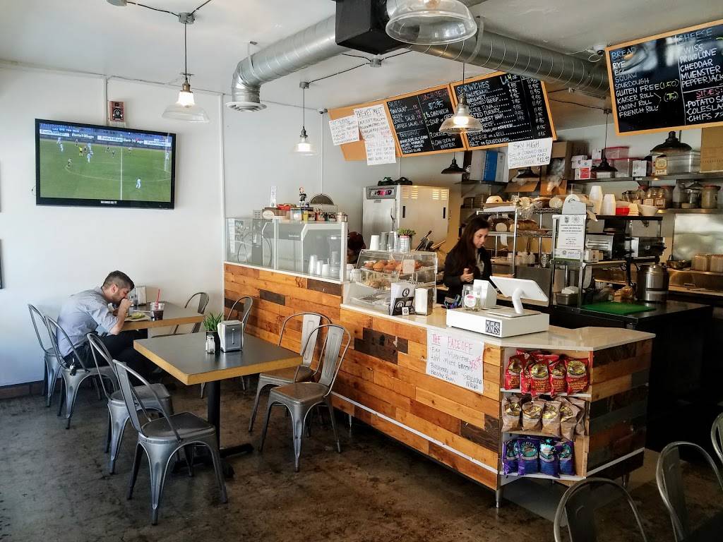 Kings Deli | restaurant | 109 N Pass Ave, Burbank, CA 91505, USA | 8185614405 OR +1 818-561-4405