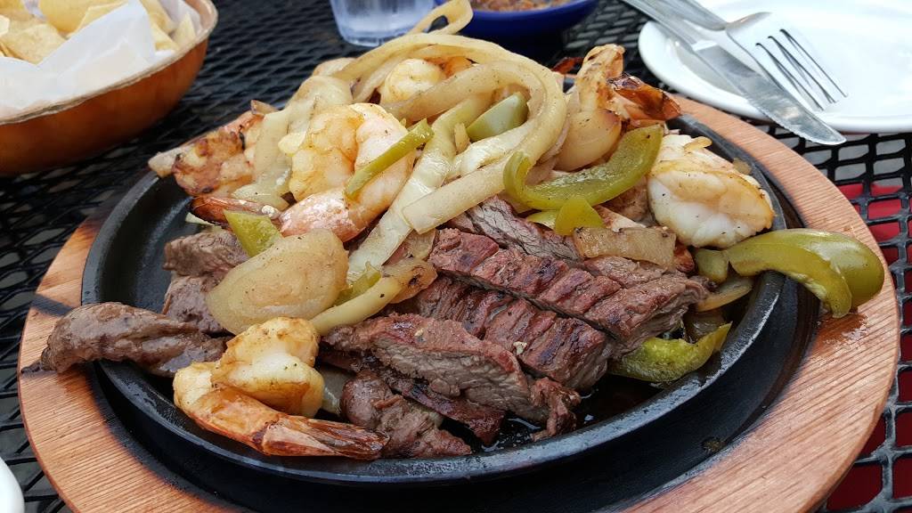 La Hacienda Ranch | restaurant | 17390 Preston Rd #100, Dallas, TX 75252, USA | 9722482424 OR +1 972-248-2424