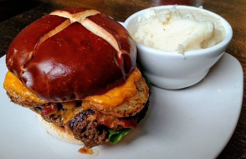 The Grafton Pub & Grill | restaurant | 4530 N Lincoln Ave, Chicago, IL 60625, USA | 7732719000 OR +1 773-271-9000