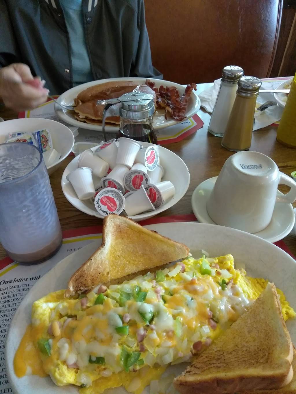 Georges Family Restaurant | restaurant | 2170 N Ridge Rd, Elyria, OH 44035, USA | 4402775838 OR +1 440-277-5838