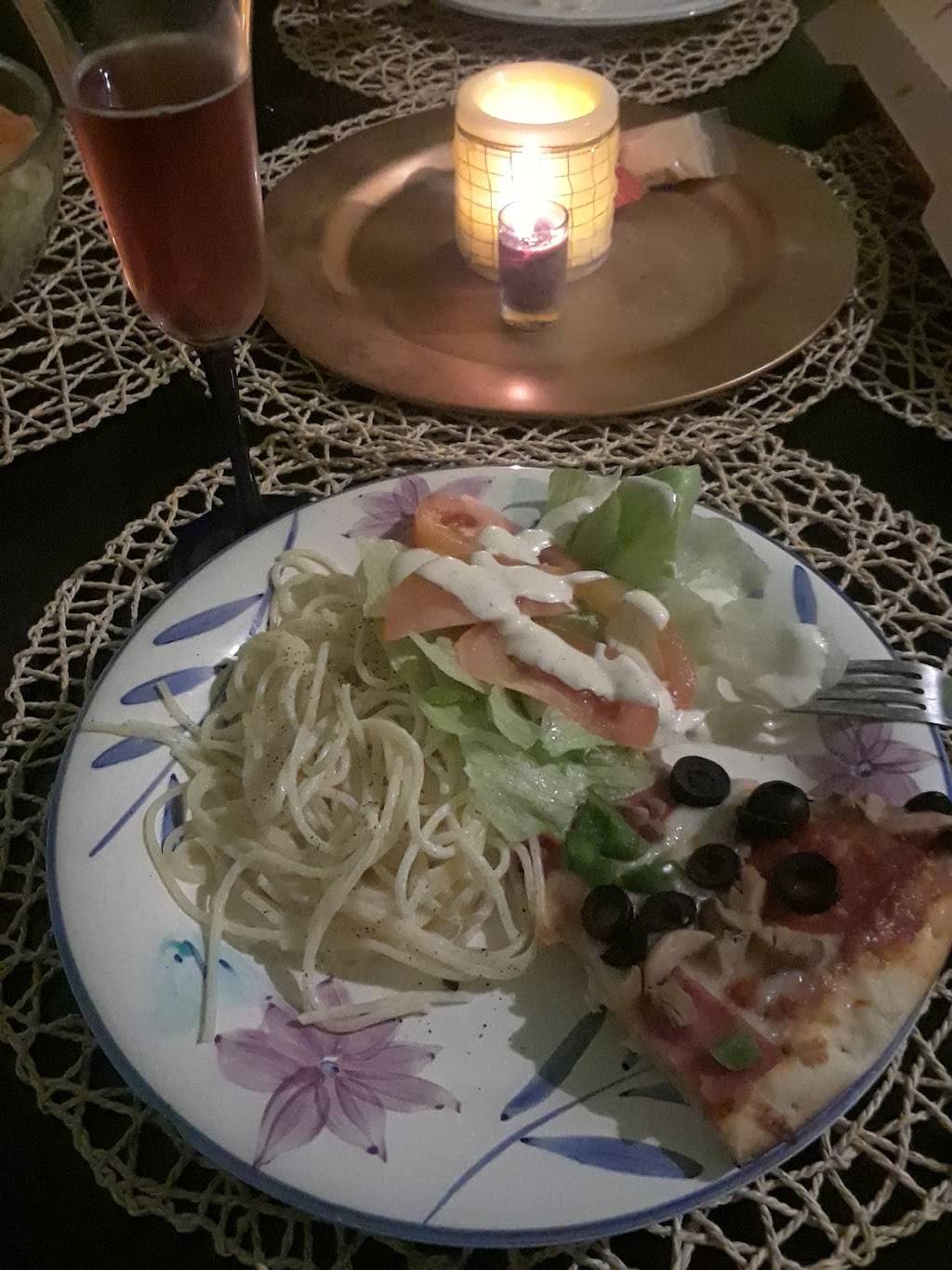 PIZZERIA JANETH | restaurant | Calle del Sauce 121, Fraccionamiento Los Encinos, Ensenada, B.C., Mexico | 016461825610 OR +52 646 182 5610