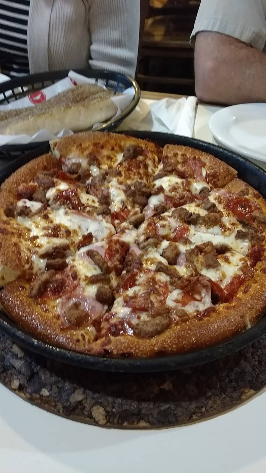 Pizza Hut | meal takeaway | 105 W Lincoln Ave, Charleston, IL 61920, USA | 2173488213 OR +1 217-348-8213