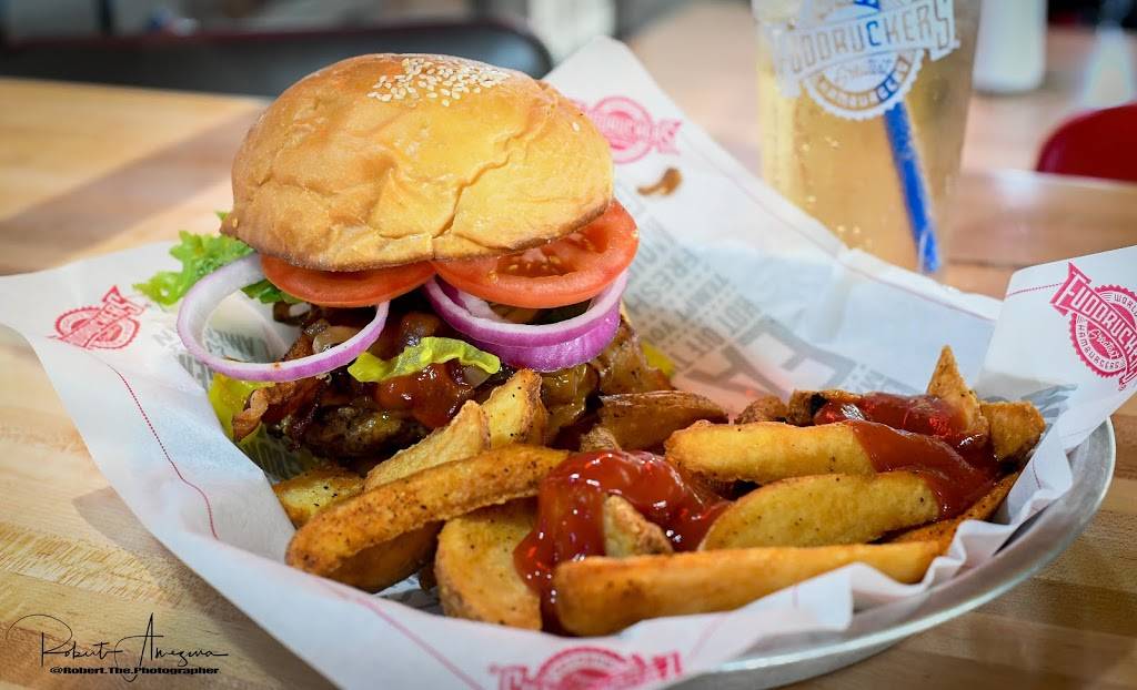 Fuddruckers | restaurant | 340 3rd Ave, Chula Vista, CA 91910, USA | 6194204881 OR +1 619-420-4881