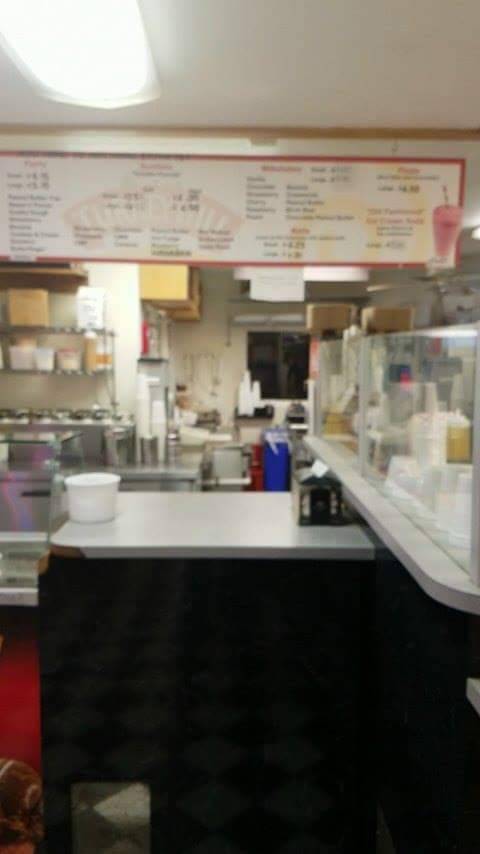 Intels Pennside Drive-In | restaurant | 916 Carsonia Ave, Reading, PA 19606, USA | 6107795050 OR +1 610-779-5050