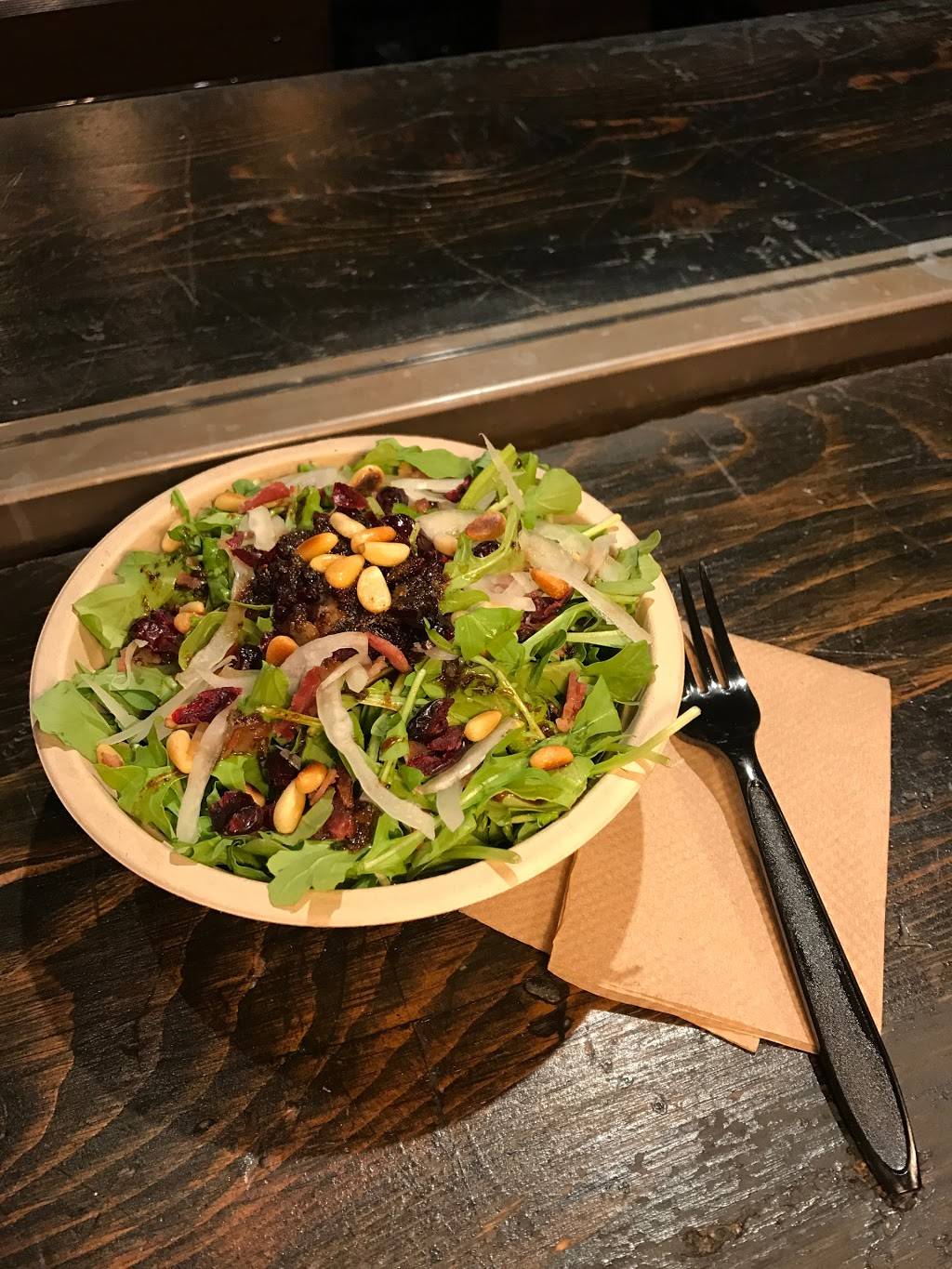 Eighth & Rail | restaurant | 22505 8th St, Newhall, CA 91321, USA | 6612557833 OR +1 661-255-7833