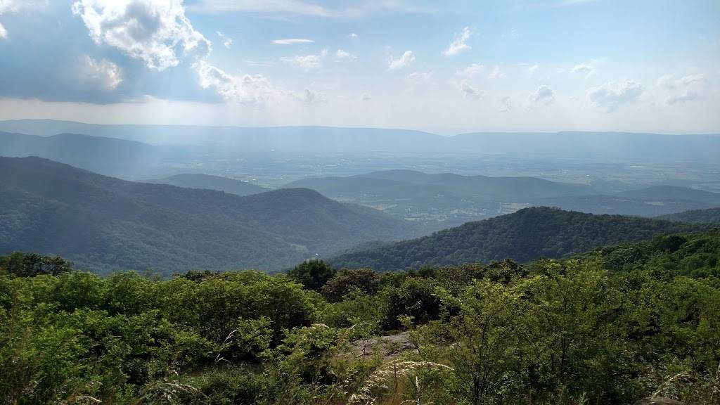 Parkhurst Restaurant | restaurant | 2547 US-211, Luray, VA 22835, USA | 5407436009 OR +1 540-743-6009