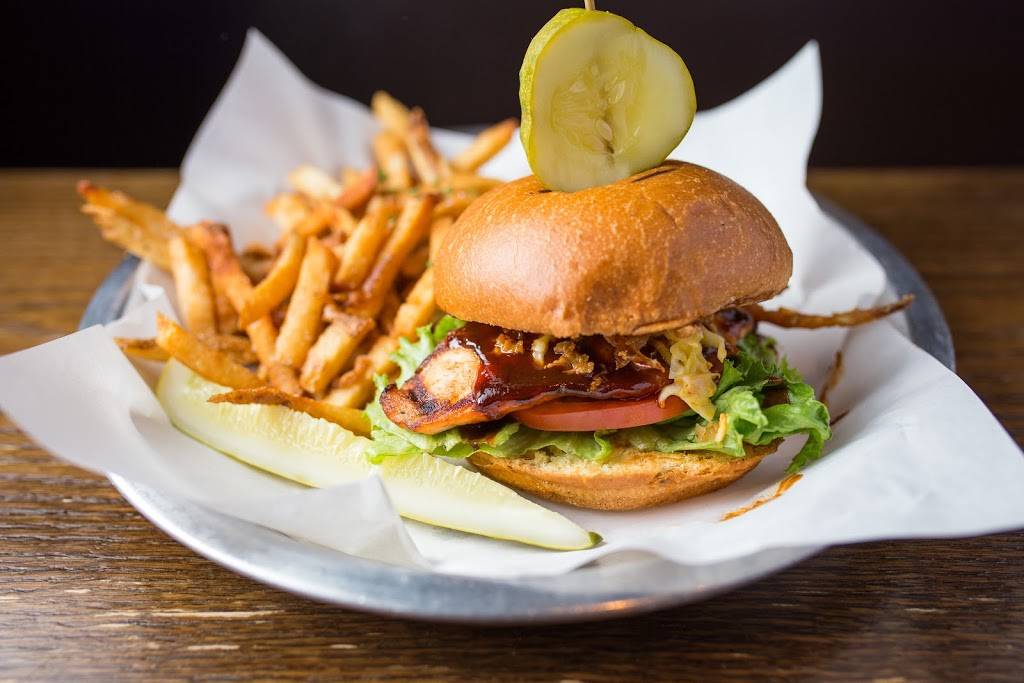 Flagship Tavern & Grill | restaurant | 1622 W Belmont Ave, Chicago, IL 60657, USA | 7732813805 OR +1 773-281-3805