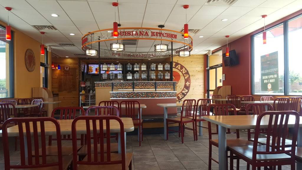 Popeyes Louisiana Kitchen | restaurant | 3100 E Berry St, Fort Worth, TX 76105, USA | 8175346052 OR +1 817-534-6052