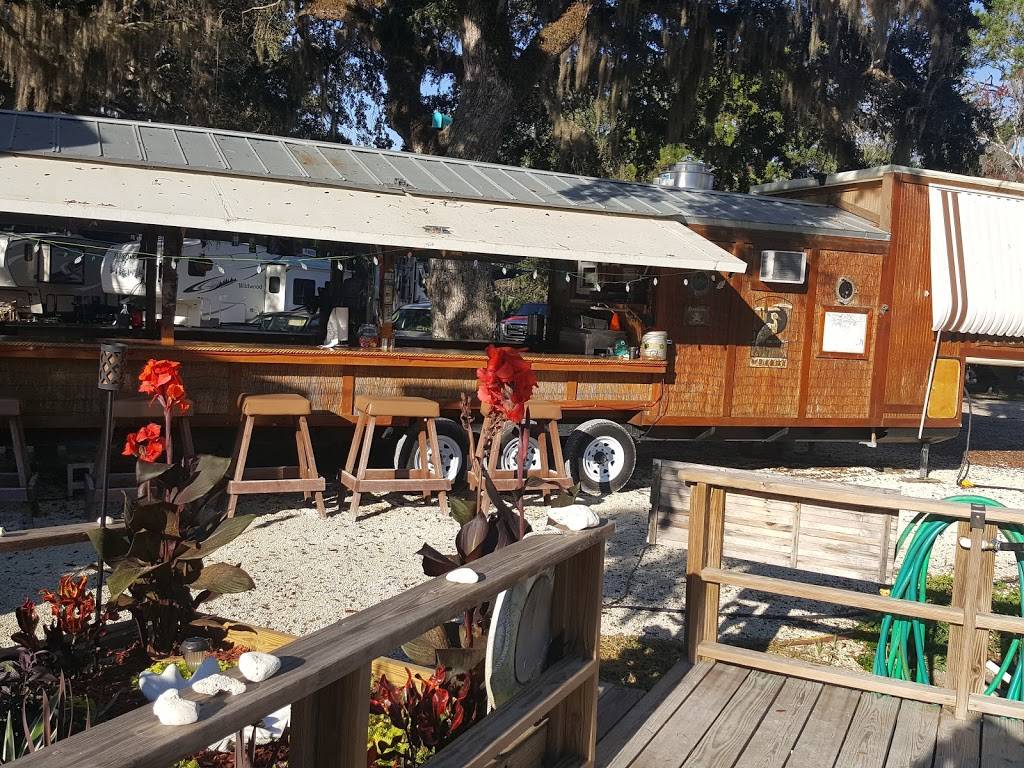 ChiknButt Cafe | restaurant | 6621 Riverside Dr, Yankeetown, FL 34498, USA | 3524056670 OR +1 352-405-6670