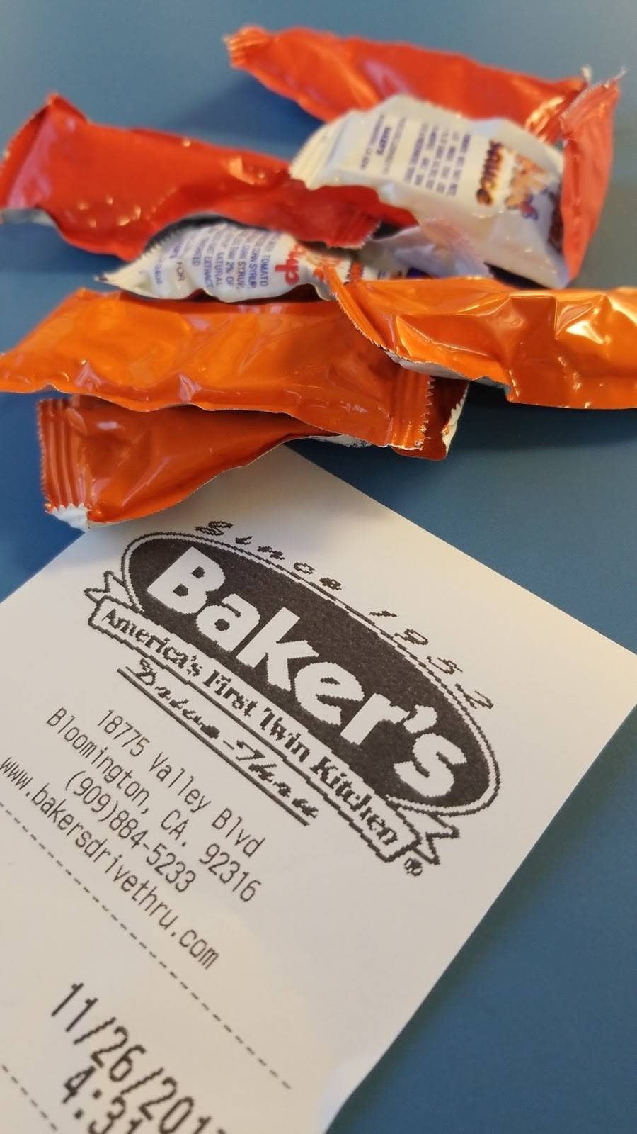 Bakers Drive-Thru | restaurant | 18775 Valley Blvd, Bloomington, CA 92316, USA | 9098845233 OR +1 909-884-5233