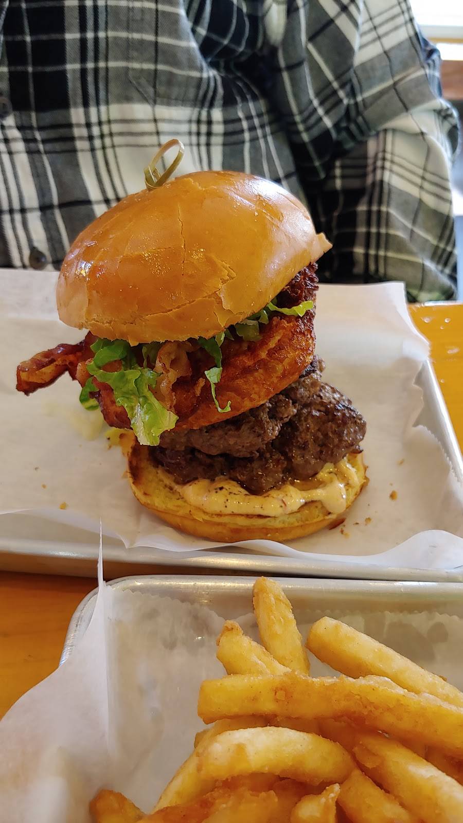 Burgers and Burritos | restaurant | a, 760 Main St S, Southbury, CT 06488, USA | 2035861775 OR +1 203-586-1775