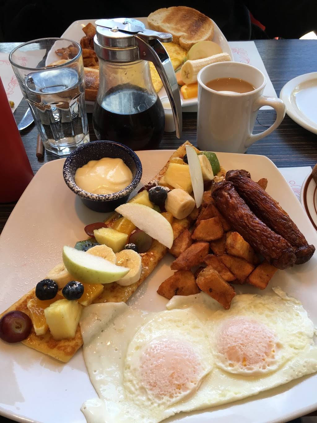 Jonas Restaurant | restaurant | 7685 Rue Saint-Denis, Montréal, QC H2R 2E7, Canada | 5142703314 OR +1 514-270-3314