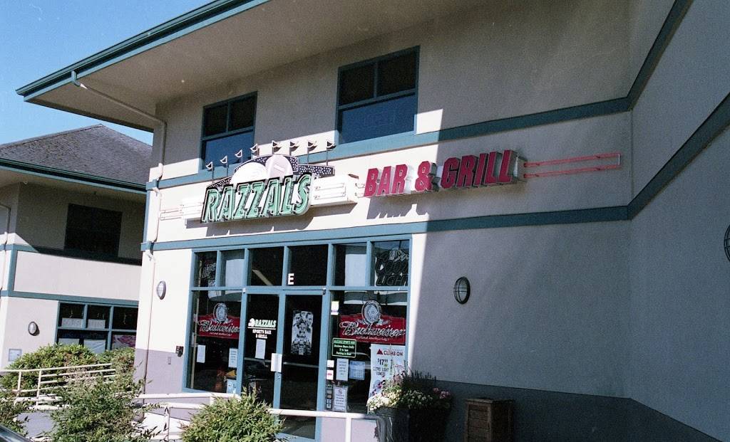 Razzals Bar & Grill | restaurant | 11114 Evergreen Way E, Everett, WA 98204, USA | 4252906224 OR +1 425-290-6224