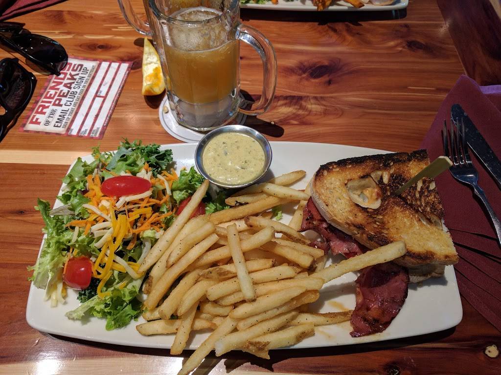 Twin Peaks Arden Arcade | restaurant | 535 Howe Ave, Sacramento, CA 95825, USA | 9169744370 OR +1 916-974-4370