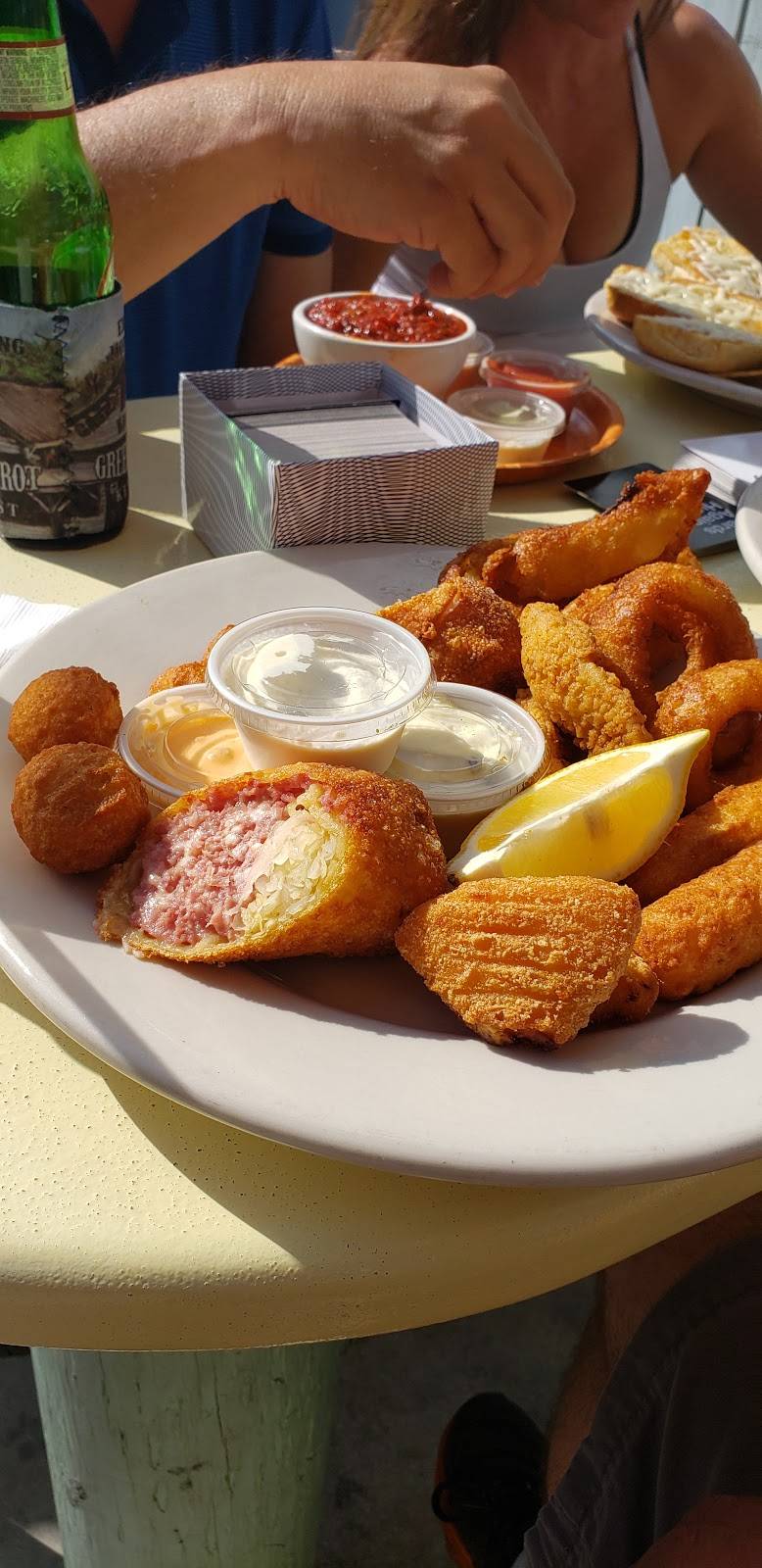 Clancys Sports Bar & Grill | restaurant | 6218 Cortez Rd W, Bradenton, FL 34210, USA | 9417942489 OR +1 941-794-2489