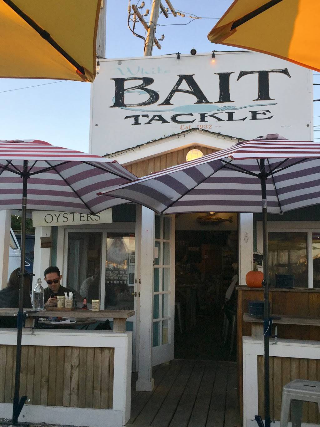 Little Creek Oyster Farm & Market | restaurant | 37 Front St, Greenport, NY 11944, USA | 6314776992 OR +1 631-477-6992