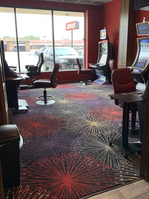 Lucky Bernies - South Chicago Heights | restaurant | 3359 - A Chicago Rd, South Chicago Heights, IL 60411, USA | 7082485406 OR +1 708-248-5406