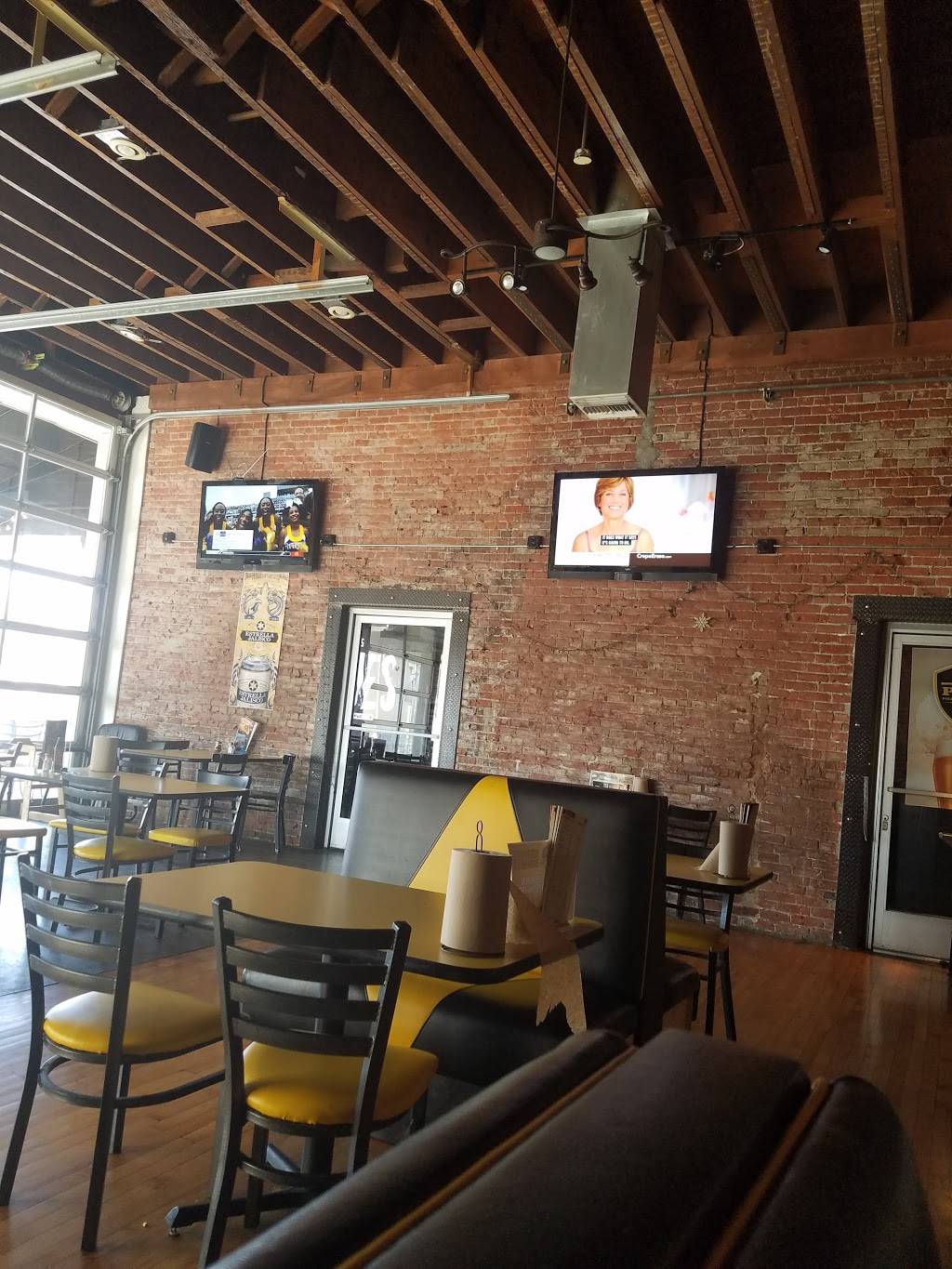 Pizza Beer and Wings | restaurant | 296 W 2nd St, Pomona, CA 91766, USA | 9096202602 OR +1 909-620-2602