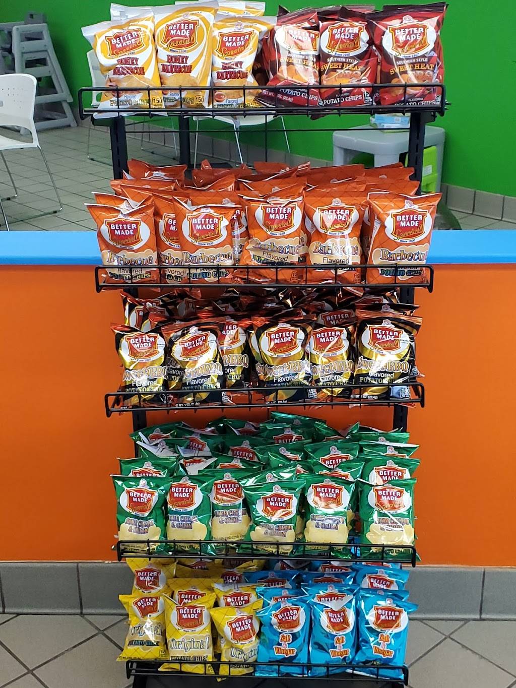 Tiki Pineapple | restaurant | 5515 Davison Rd, Burton, MI 48509, USA | 8108776642 OR +1 810-877-6642